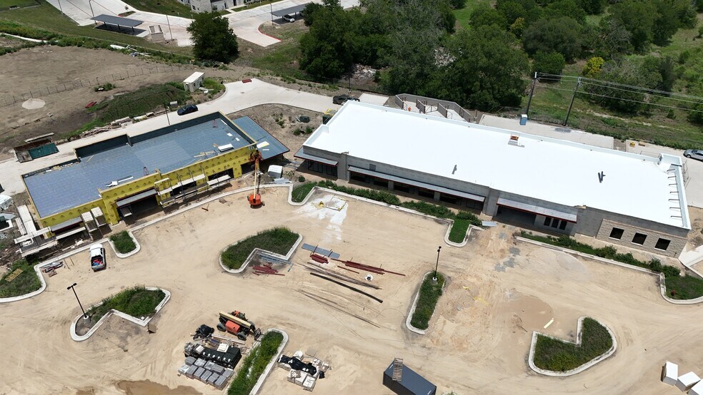 More Photos Of 2301 W San Antonio St, Lockhart Unknown For Lease