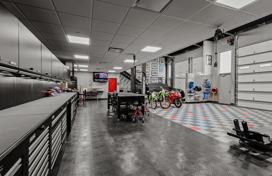More Photos Of 1725 N Hwy 377, Roanoke Warehouse For Sale