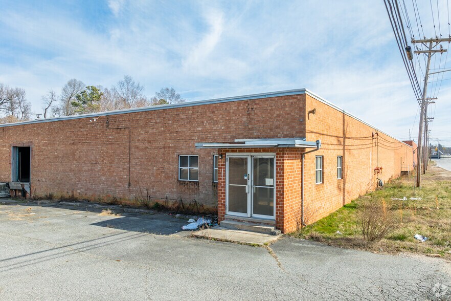 More Photos Of 1415 S Elm St, High Point Warehouse For Sale