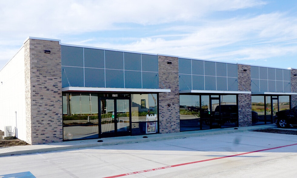 Primary Photo Of 3750 Limmer Loop, Hutto Storefront Retail Office For Sale