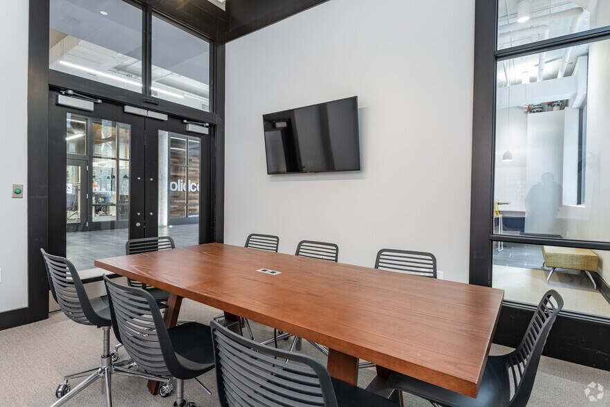 More Photos Of 320 E Buffalo St, Milwaukee Office For Lease