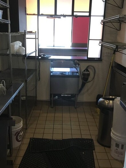 More Photos Of 1 Walker Ave, Clarendon Hills Office For Lease
