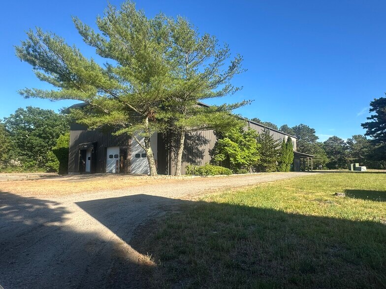More Photos Of 22 A St, Edgartown Warehouse For Sale