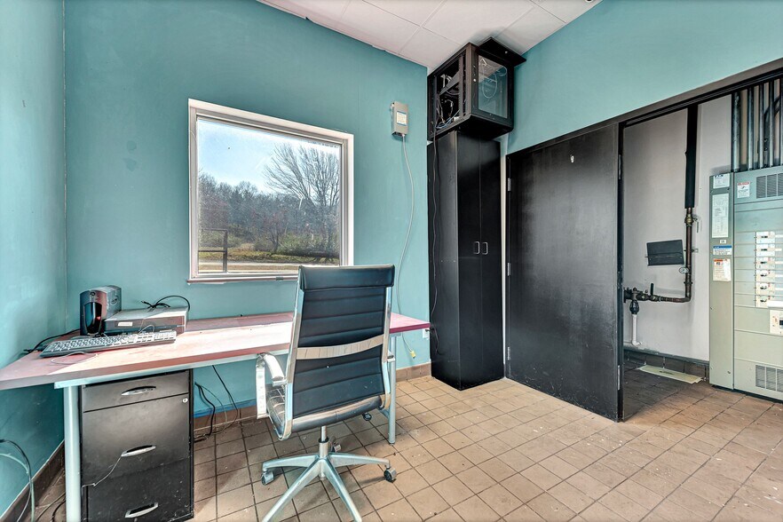 More Photos Of 4280 W Martin Luther King Blvd, Fayetteville Restaurant For Sale