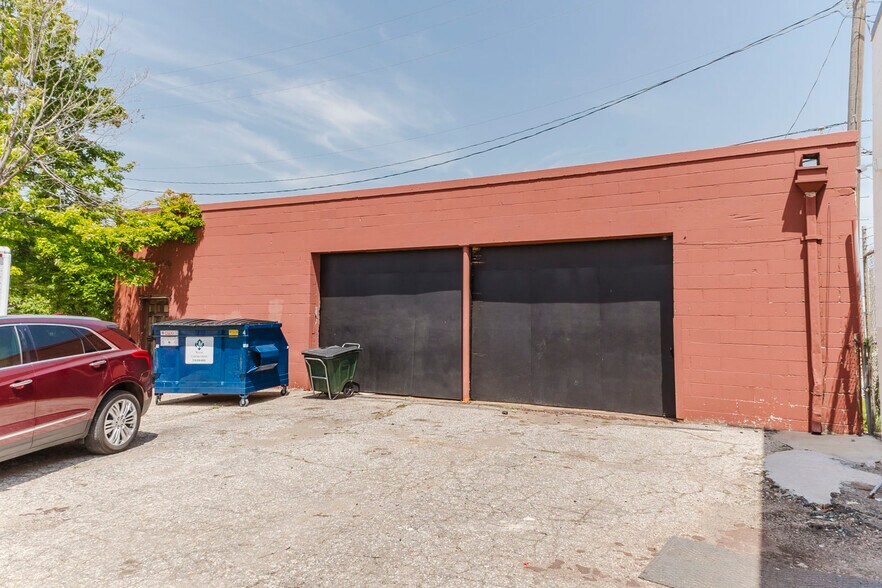 More Photos Of 130 N Washington Ave, Wichita General Retail For Sale