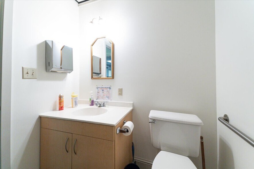 More Photos Of 28-30 W Washington St, Hagerstown Office For Sale