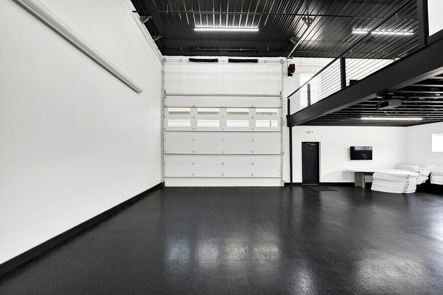 More Photos Of 17725 Motor District Cir, Carmel Showroom For Sale