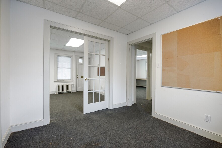 More Photos Of 217 E Williamsburg Rd, Sandston Office For Sale