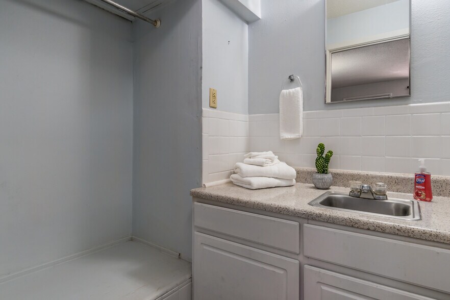 More Photos Of 912 N Hwy 87, Tulia Hotel For Sale