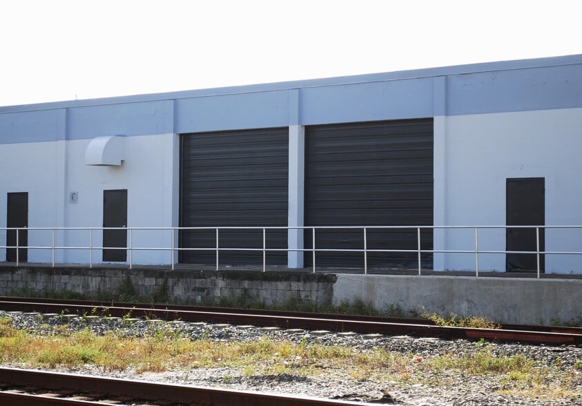 More Photos Of 1100 25th St, West Palm Beach Warehouse For Lease