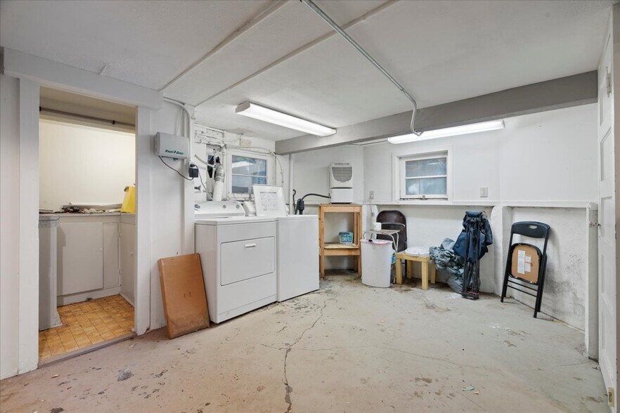 More Photos Of 2616 SE Pine St, Portland Apartments For Sale