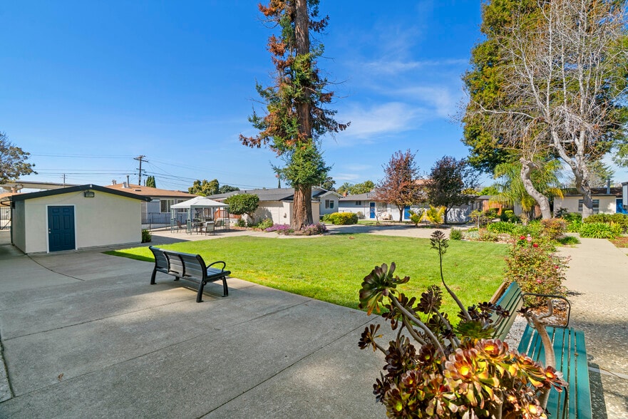More Photos Of 22427 Montgomery St, Hayward Congregate Senior Housing For Sale
