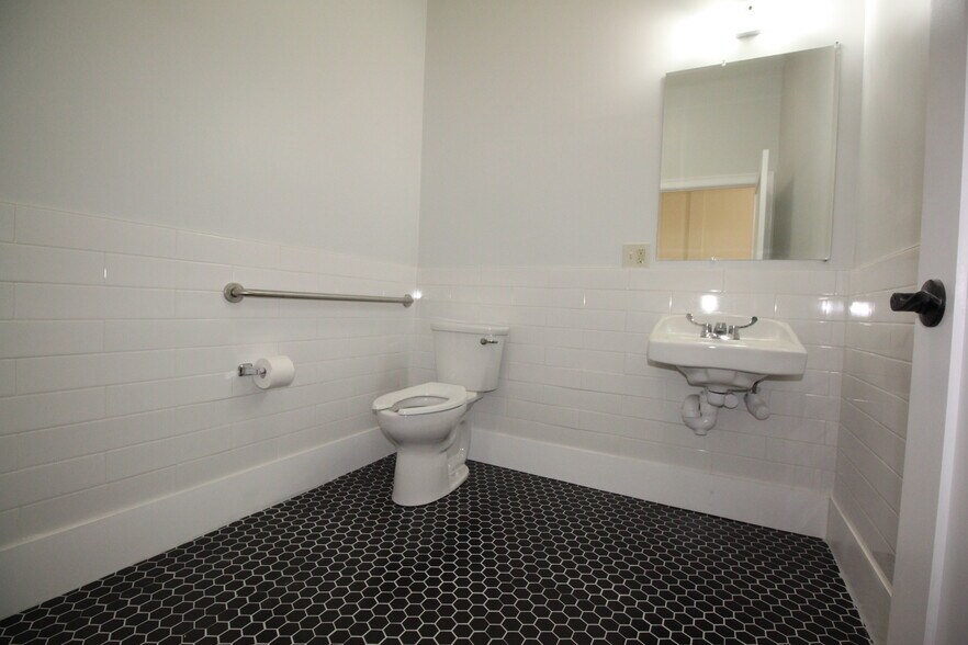 More Photos Of 1737A Centre St, West Roxbury Storefront Retail Office For Lease