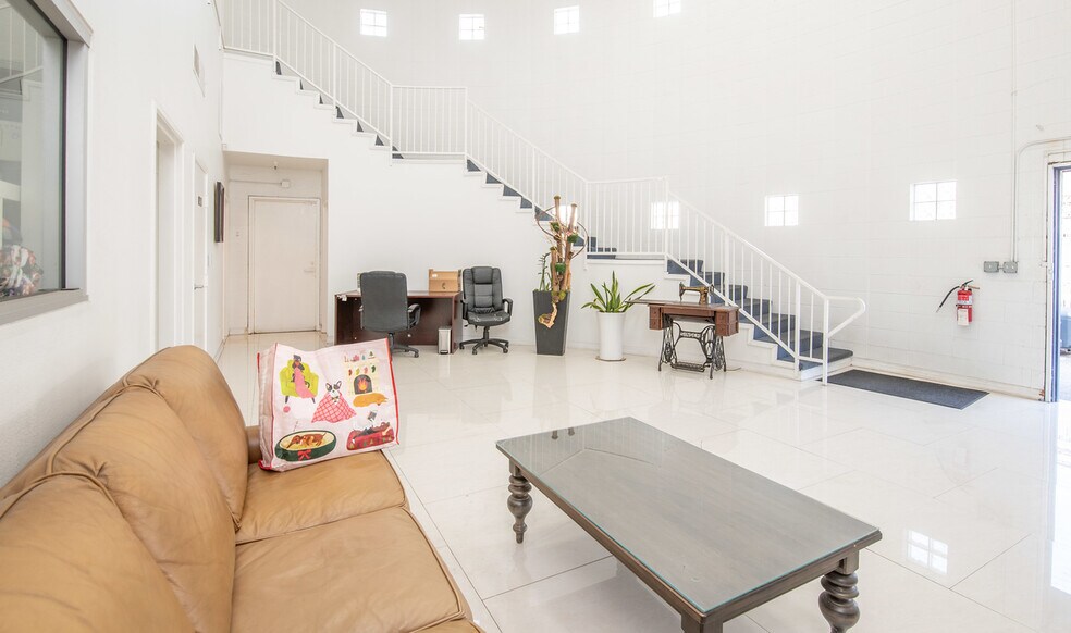 More Photos Of 800-808 E 29th St, Los Angeles Warehouse For Sale