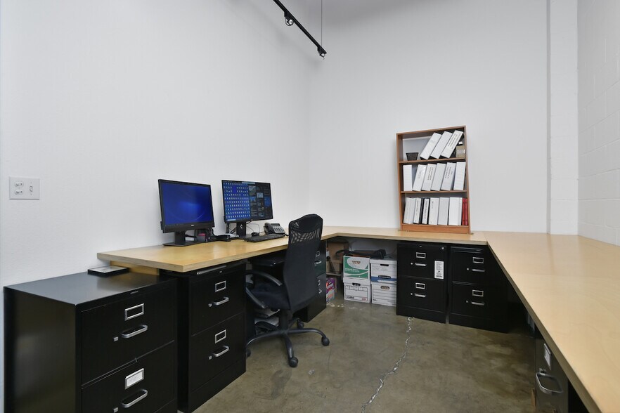 More Photos Of 1738-1740 Cordova St, Los Angeles Showroom For Lease