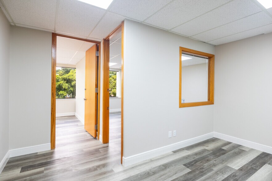 More Photos Of 7501 W Oakland Park Blvd, Lauderhill Loft Creative Space For Lease