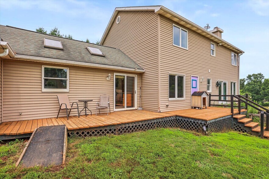 More Photos Of 333 Newcomer Rd, Windsor Veterinarian Kennel For Sale