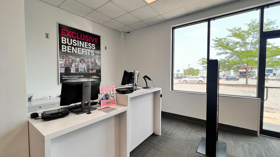 More Photos Of 4455-4457 N 72nd St, Omaha Storefront For Sale