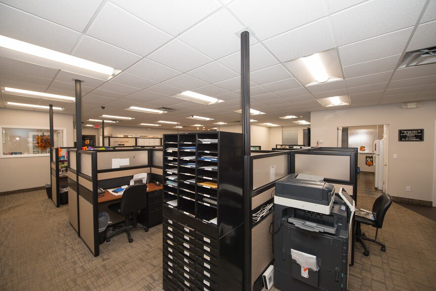 More Photos Of 996 W Jericho Tpke, Smithtown Office For Lease