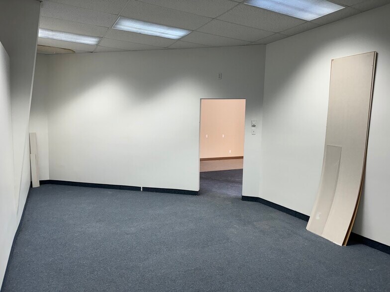 More Photos Of 16 Rue Saint-Paul O, Sainte-agathe-des-monts Healthcare For Lease