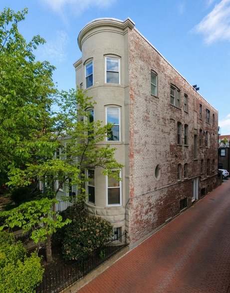 Primary Photo Of 631 Constitution Ave NE, Washington Multifamily For Sale
