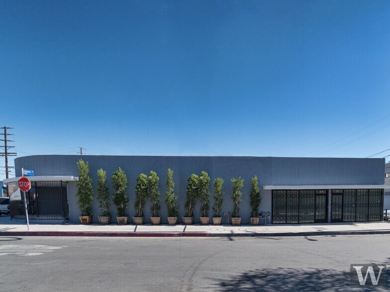 More Photos Of 12128 Vanowen St, North Hollywood Storefront Retail Office For Lease