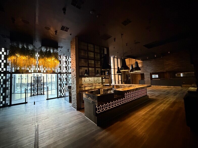 More Photos Of 800 W 6th St, Los Angeles Office For Lease