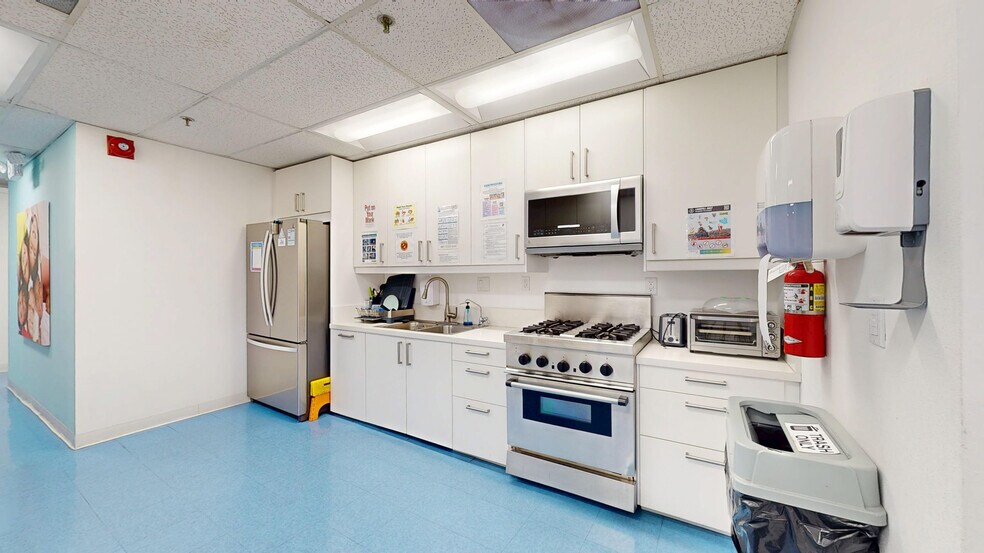 More Photos Of 6926 Melrose Ave, Los Angeles Loft Creative Space For Sale