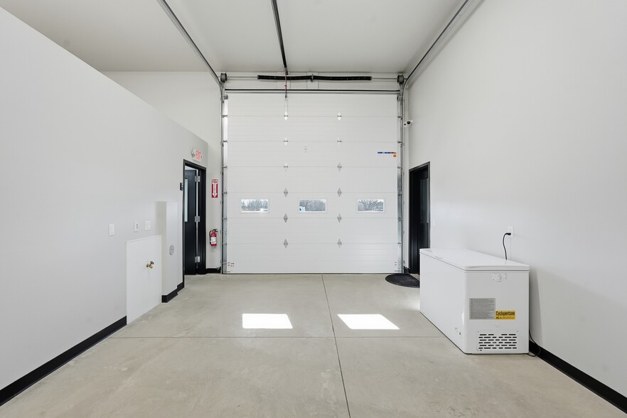 More Photos Of 6580 Lake Rd, Windsor Warehouse For Sale