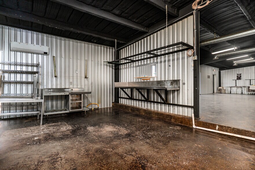 More Photos Of 201 E Service Rd, Tulia Restaurant For Lease