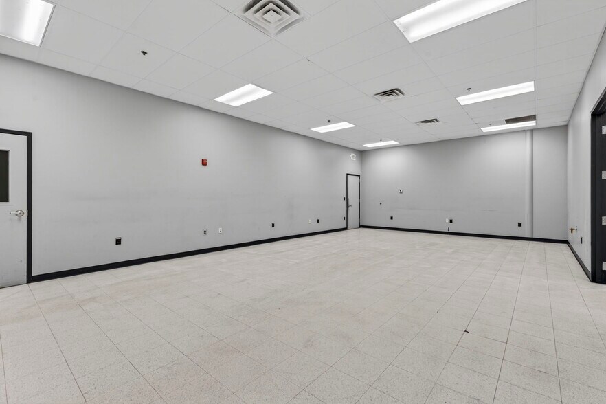 More Photos Of 645 Harvey Rd, Manchester Showroom For Lease