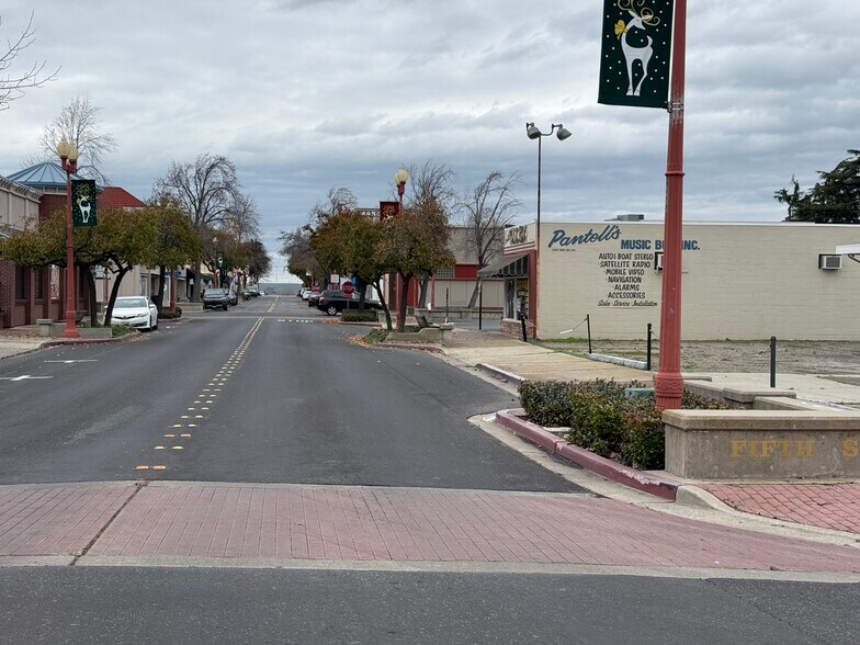 More Photos Of 415 G St, Antioch Freestanding For Lease