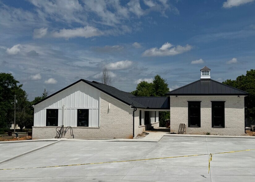 More Photos Of 12418 County Line Rd, Madison Office For Lease