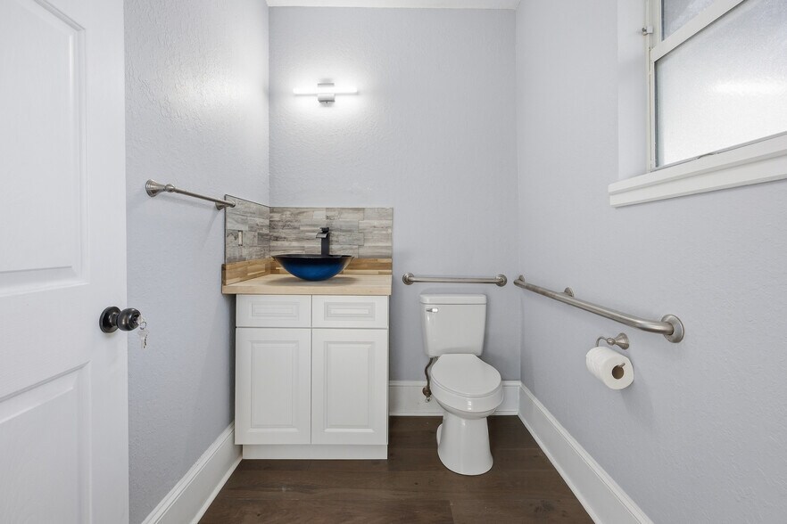 More Photos Of 527 NE 8th Ave, Ocala Office Residential For Sale
