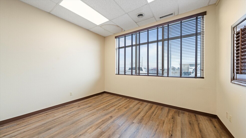 More Photos Of 8318 Gage Blvd, Kennewick Storefront Retail Office For Lease