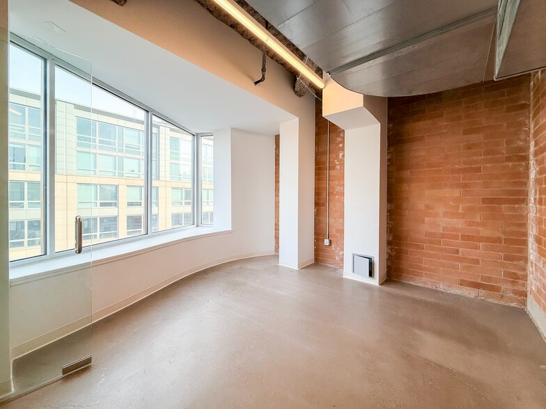 More Photos Of 855 W Belmont Ave, Chicago Office For Lease