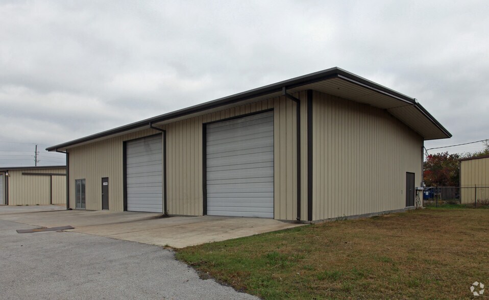 More Photos Of 27235 Highway Blvd, Katy Warehouse For Lease
