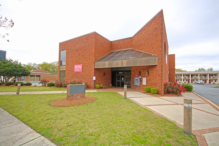 More Photos Of 1444 Watson Blvd, Warner Robins Office For Lease