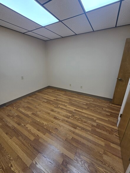 More Photos Of 3610-3616 Saturn Rd, Garland Office For Lease