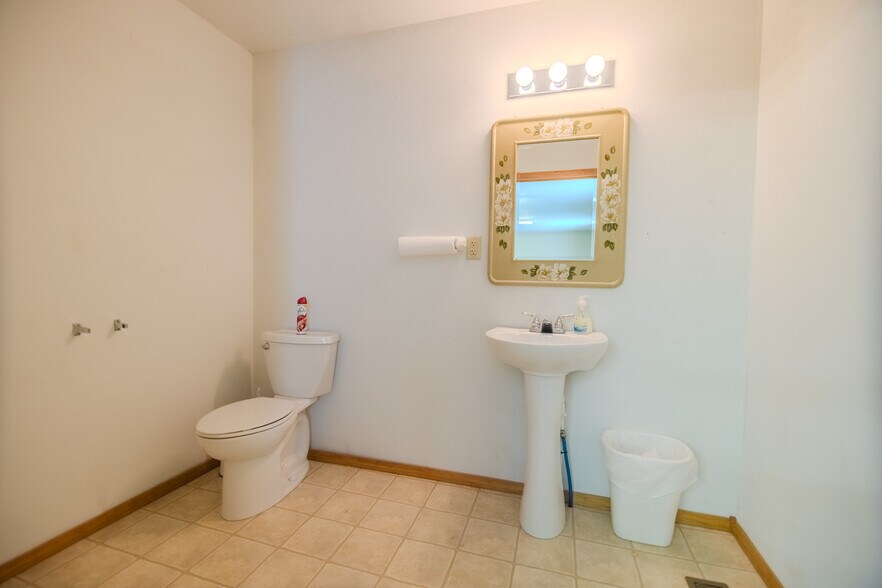 2825 Chickasaw Trl, Davis, OK 73030 Flex For Sale