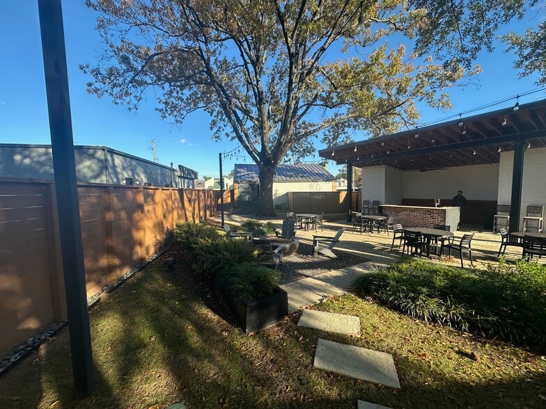 More Photos Of 1053 Oakhaven Rd, Memphis Office Residential For Sale