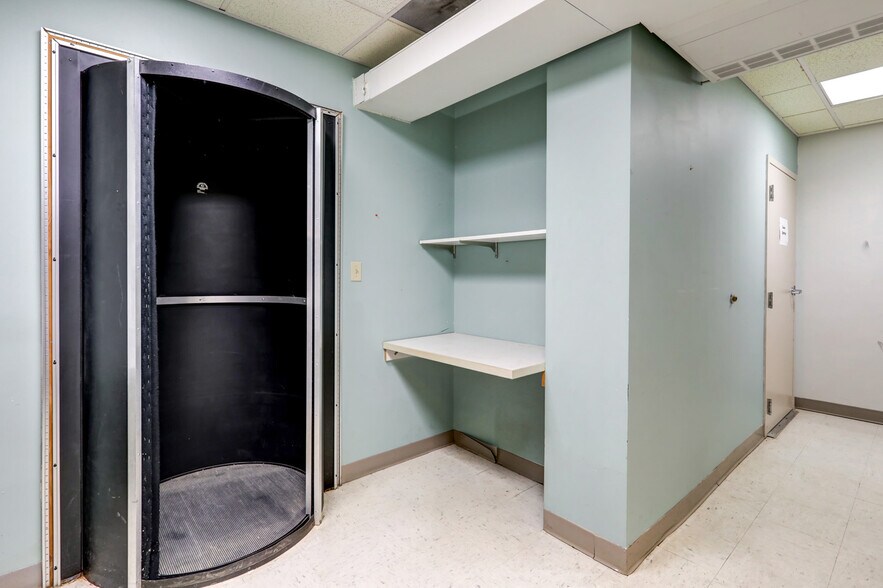 More Photos Of 2301 Columbia Ave, Lancaster Medical For Sale