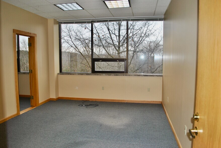 More Photos Of 38 Pond St, Franklin Medical For Lease