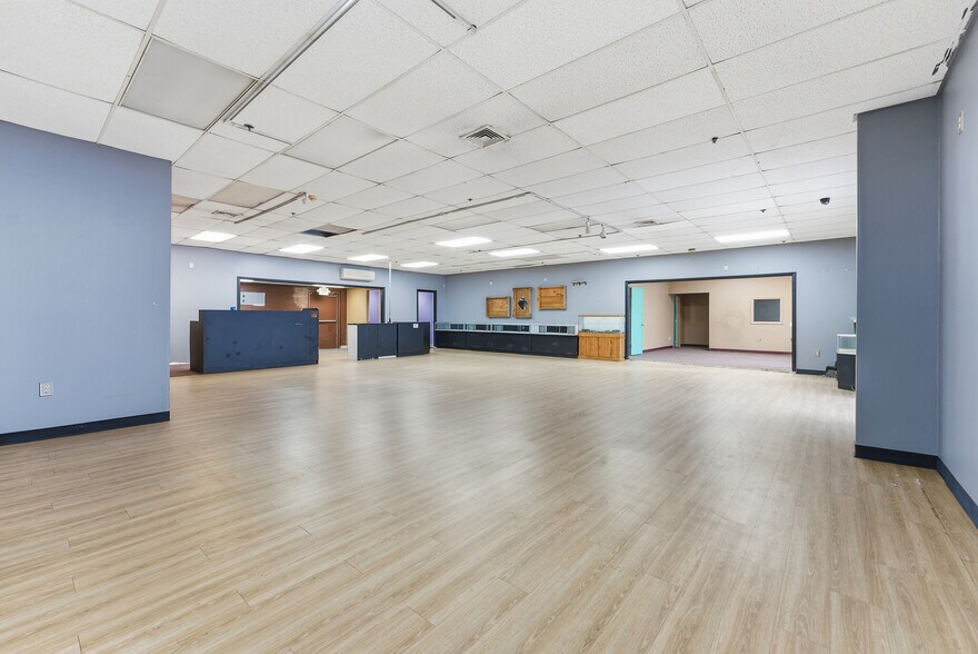 More Photos Of 45-65 Southwick Rd, Westfield General Retail For Lease