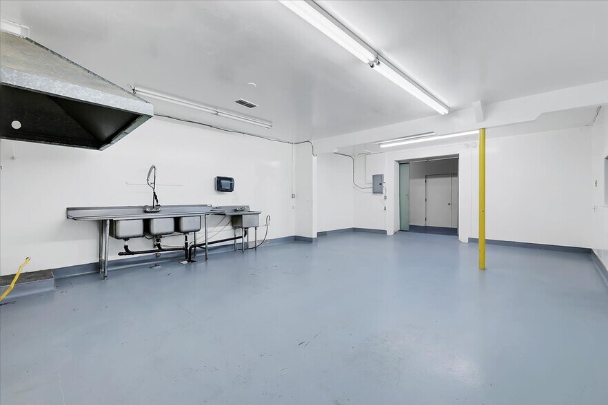 More Photos Of 2204 California St, Sutter Industrial For Lease