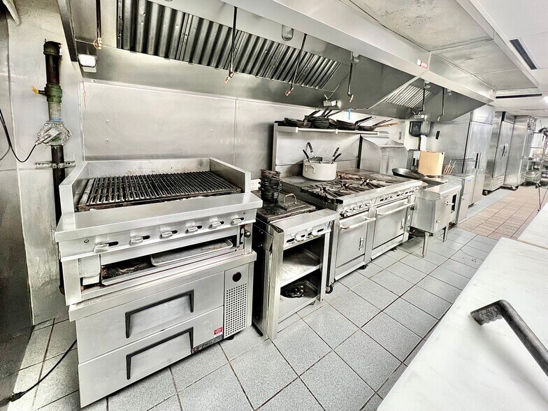 More Photos Of 1609-1625 Westheimer Rd, Houston Restaurant For Lease