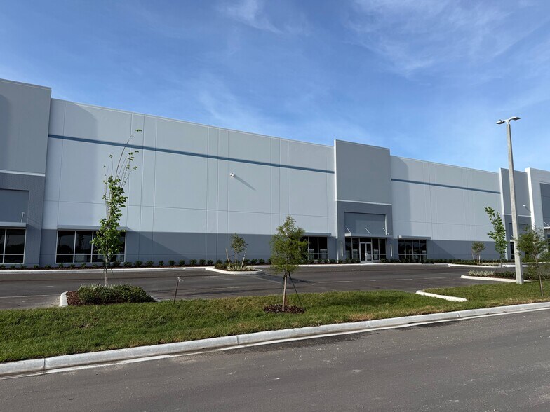 More Photos Of 4130 W Gandy Blvd, Tampa Unknown For Lease