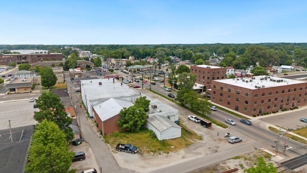More Photos Of 314 E Market St, Warsaw Showroom For Sale