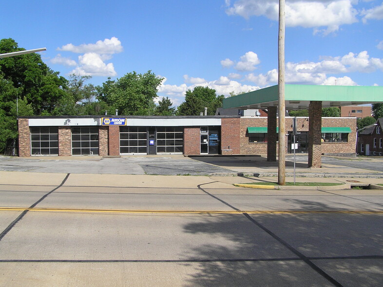 More Photos Of 510 N 5th St, Saint Charles Freestanding For Lease