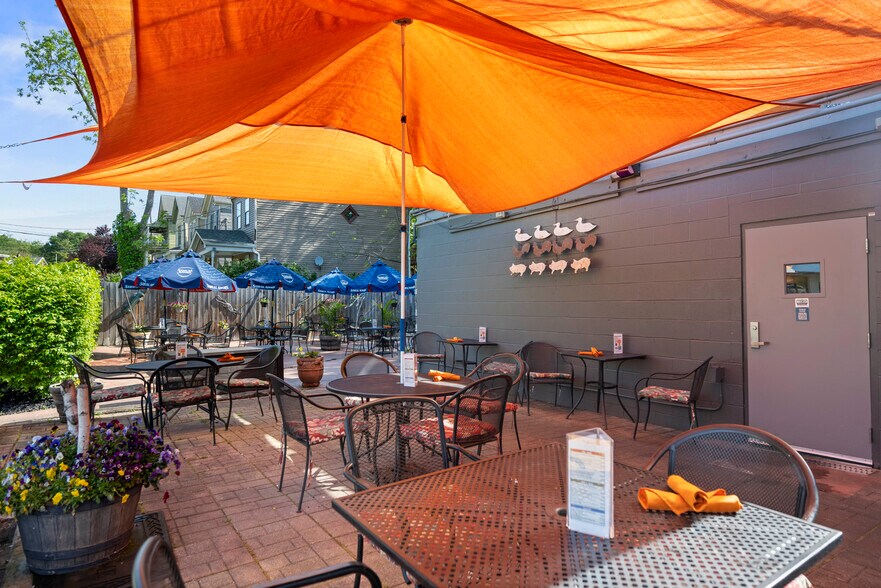More Photos Of 3538 Columbia Pky, Cincinnati Restaurant For Sale